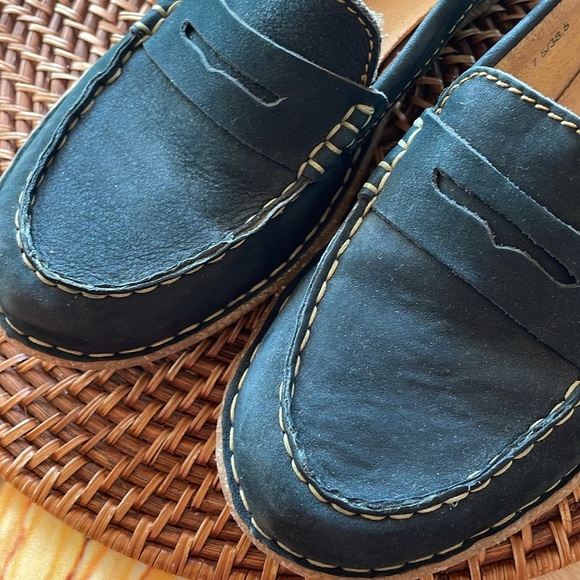 Born Navy Loafers 7.5 - Picture 2 of 6